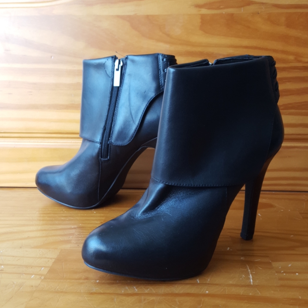 Jessica Simpson's ankle booties